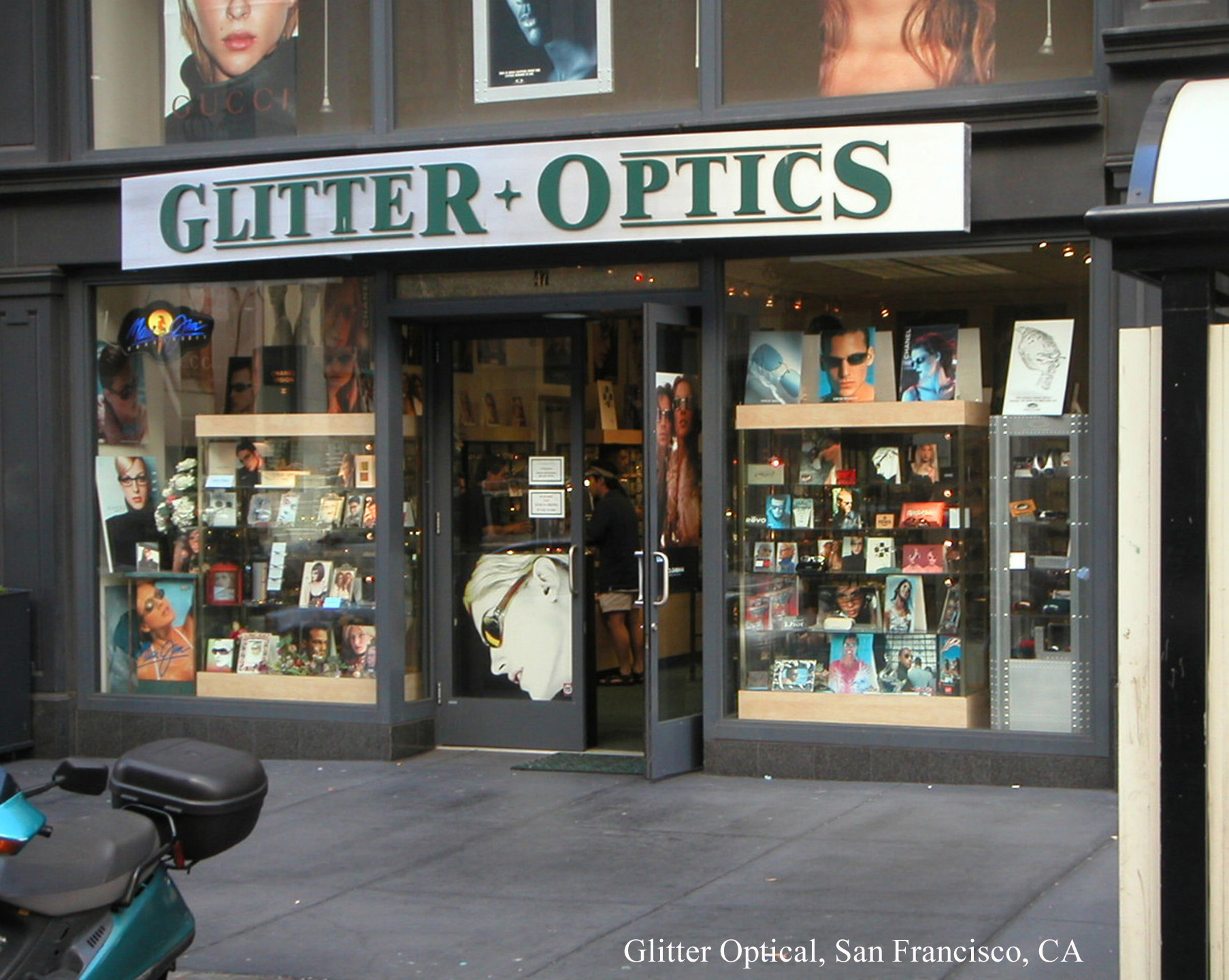 Tecno Display Store Design