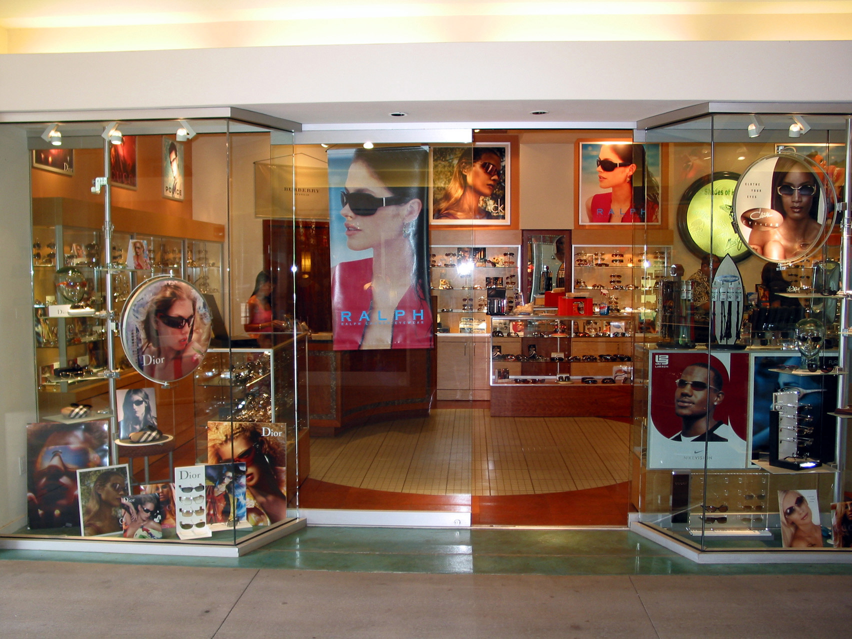 Tecno Display Store Design