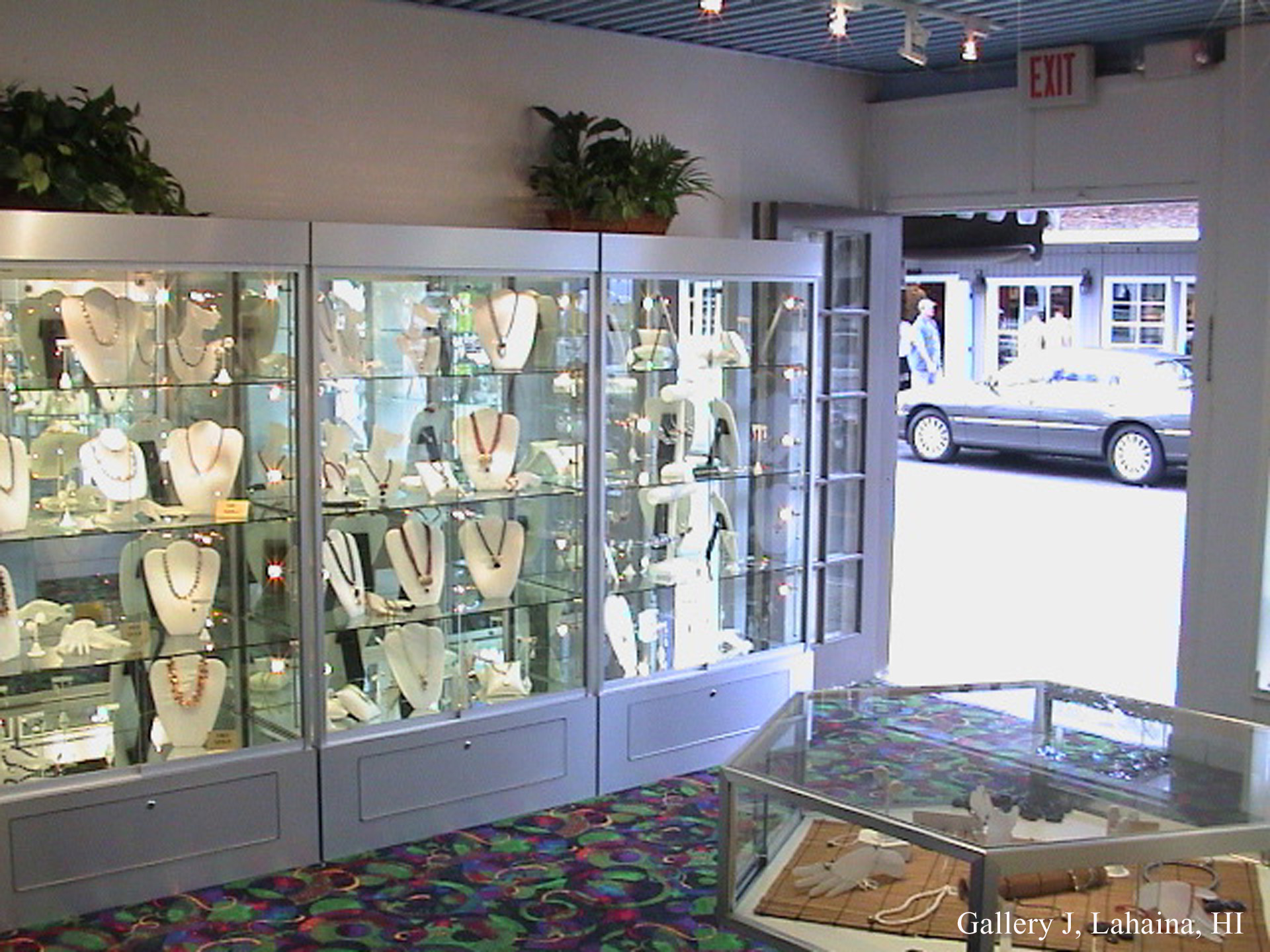 Tecno Display Store Design