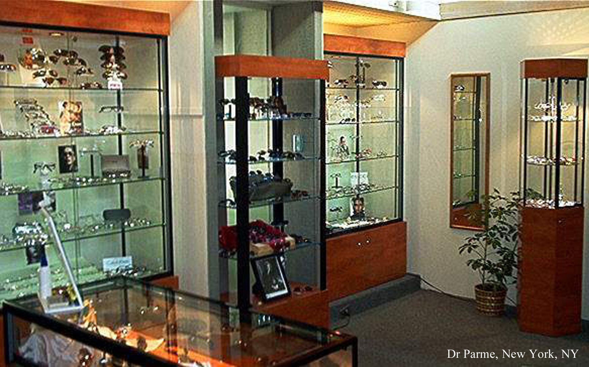 Tecno Display Store Design