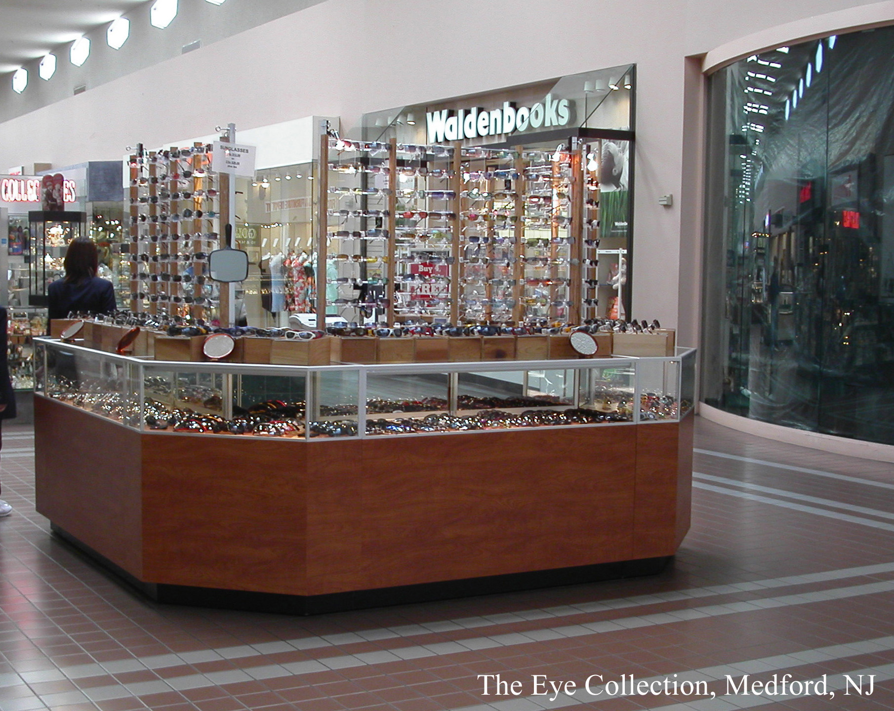 Tecno Display Store Design