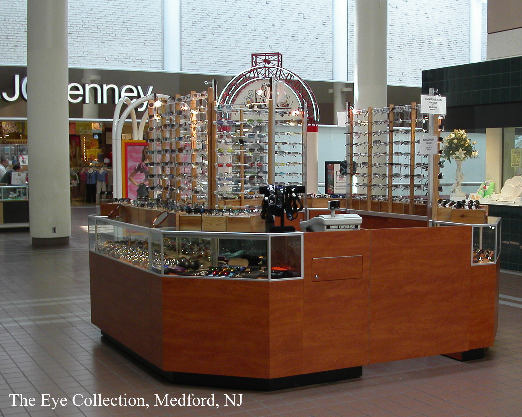 Tecno Display Store Design