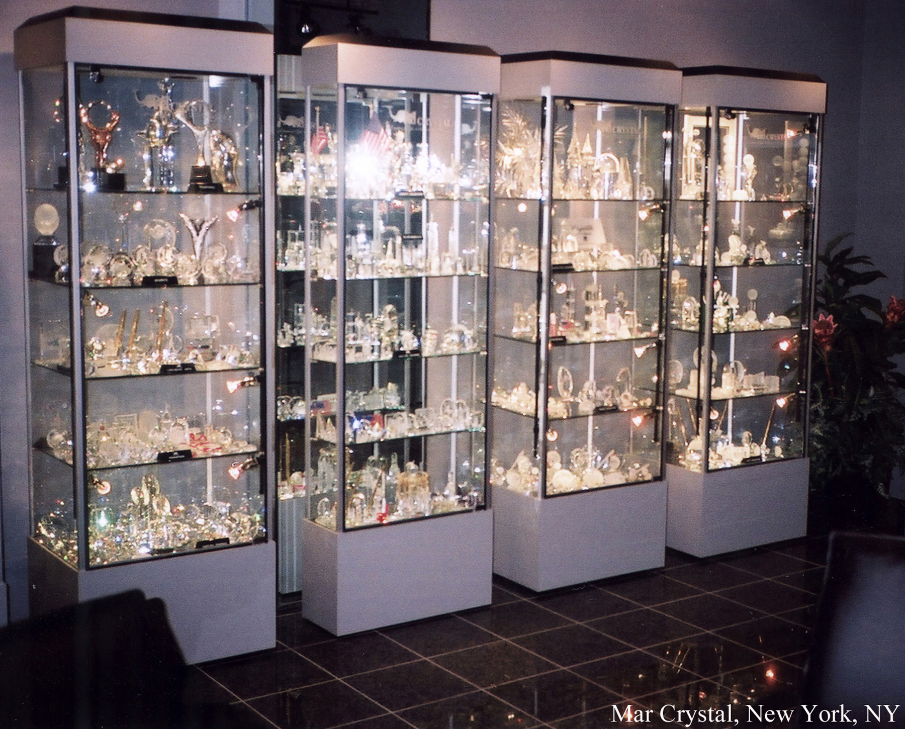 Tecno Display Store Design