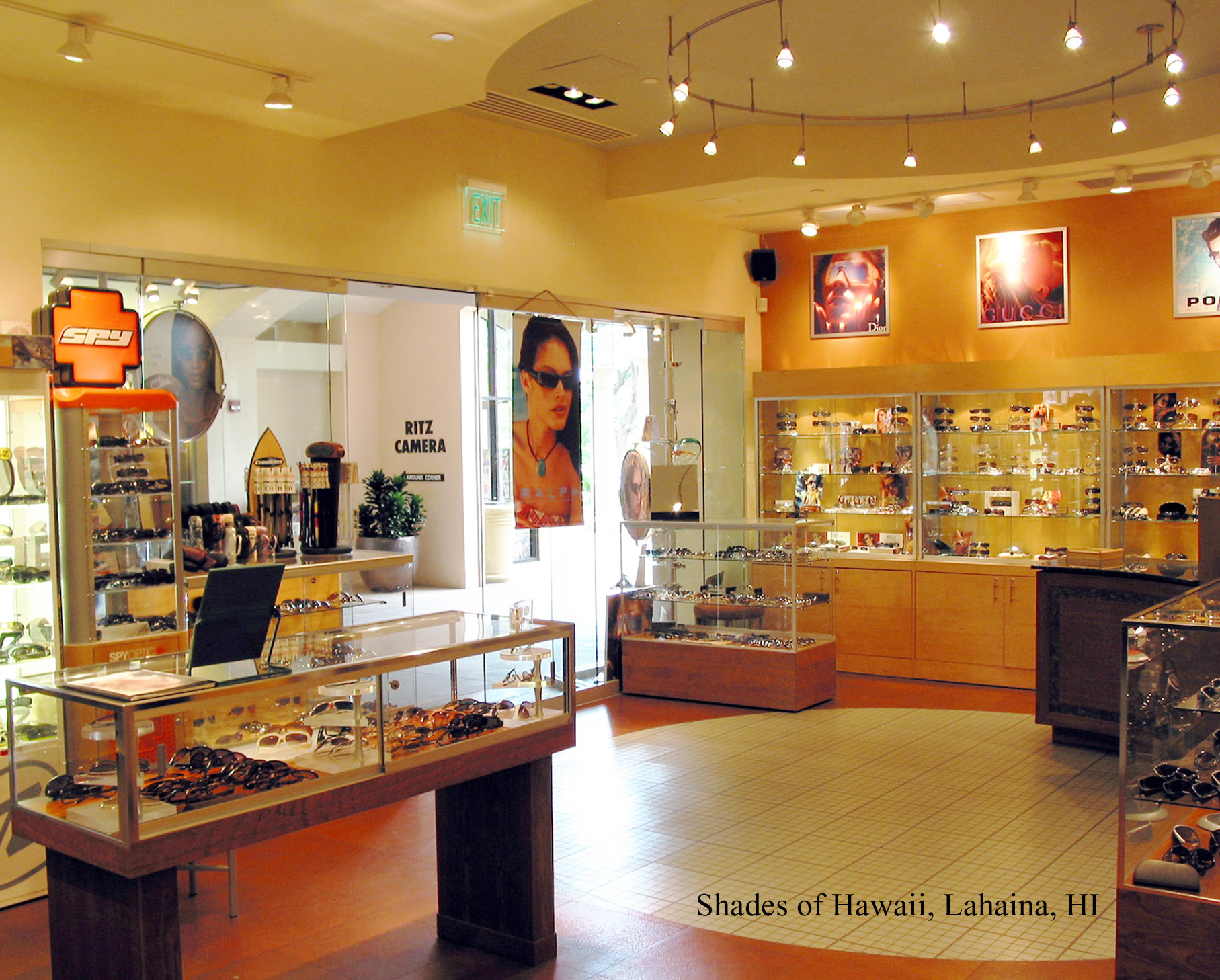 Tecno Display Store Design