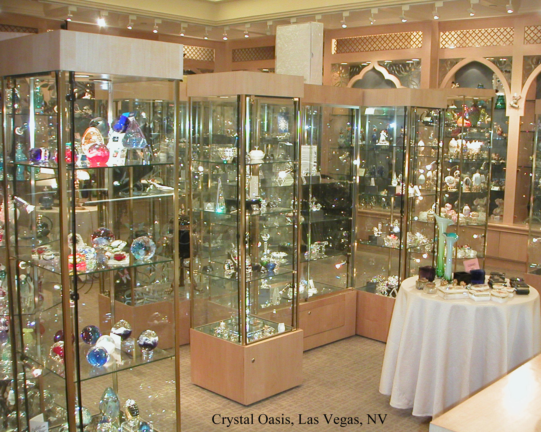 Tecno Display Store Design