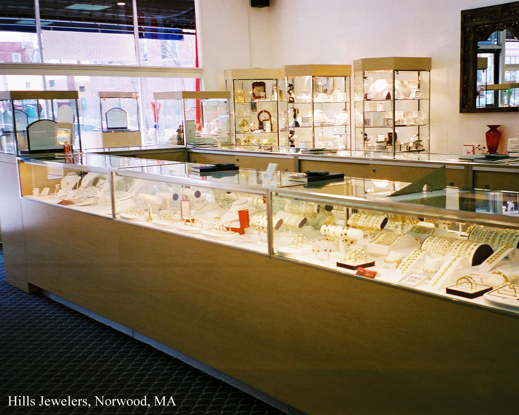 Tecno Display Store Design