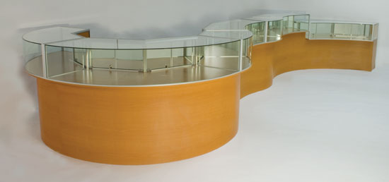 Curved jewelry display cases create a more fluid, inviting showroom experience by guiding customer movement and enhancing sightlines. 